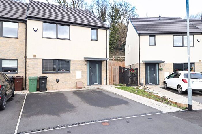 3 Bedroom Detached House To Rent In Park Meadow Lane, Leeds, West Yorkshire, LS12