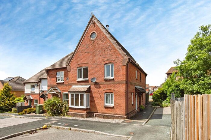 2 Bedroom Cluster House For Sale In Walnut Gardens, Plympton, Plymouth, PL7