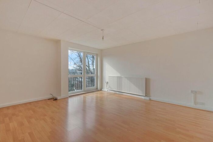 2 Bedroom Flat For Sale In Wells Park Road, London, SE26