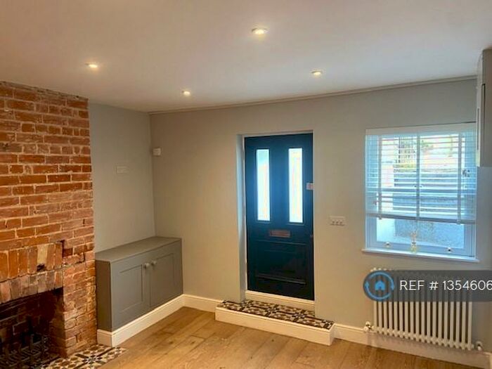 1 Bedroom Flat To Rent In Basement, Reading, RG1