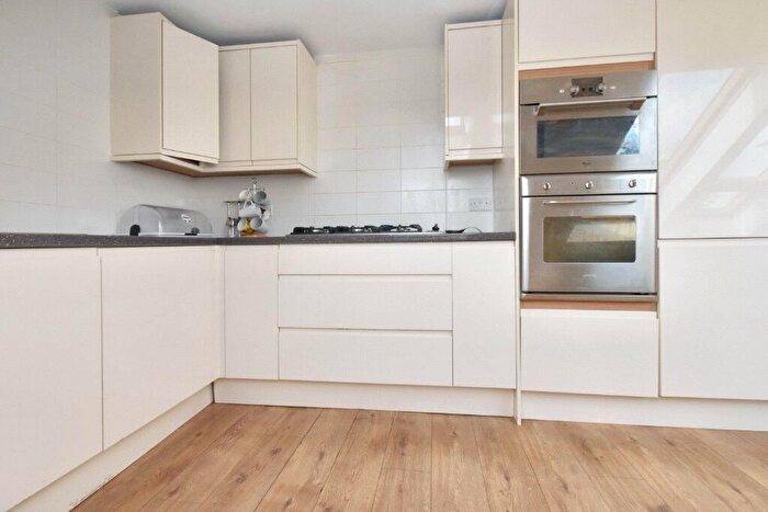 1 Bedroom Flat To Rent In Wandsworth Road, London, SW8