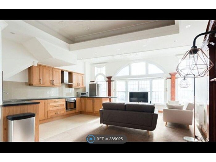 3 Bedroom Flat To Rent In College Green, Bristol, BS1