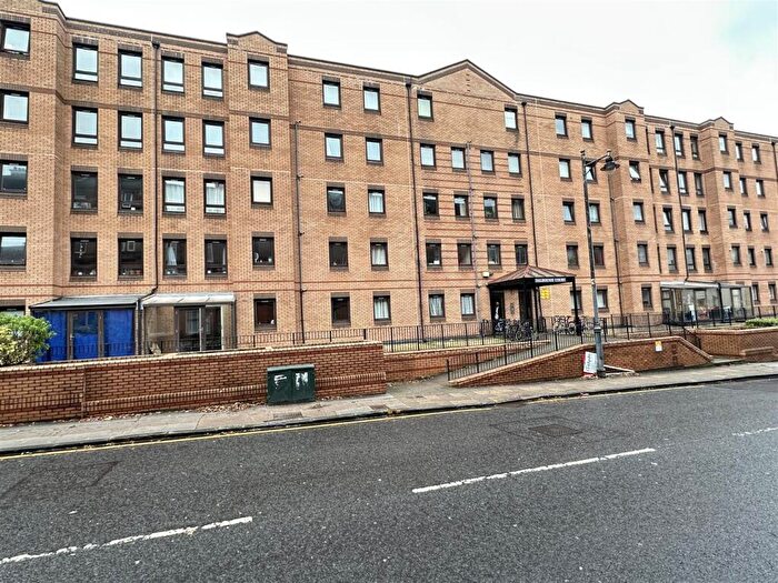3 Bedroom Flat For Sale In West Graham Street, Glasgow, G4