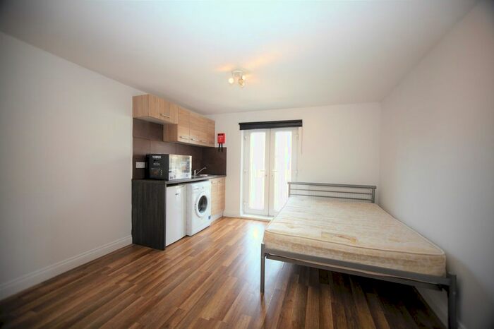 Studio To Rent In Brent Street, Hendon, NW4