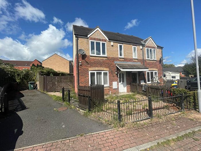 2 Bedroom House To Rent In Sunshine Court, BD6