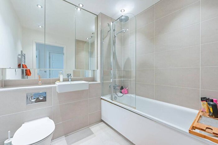 1 Bedroom Flat For Sale In Hamme Building, Royal Docks, London, E16