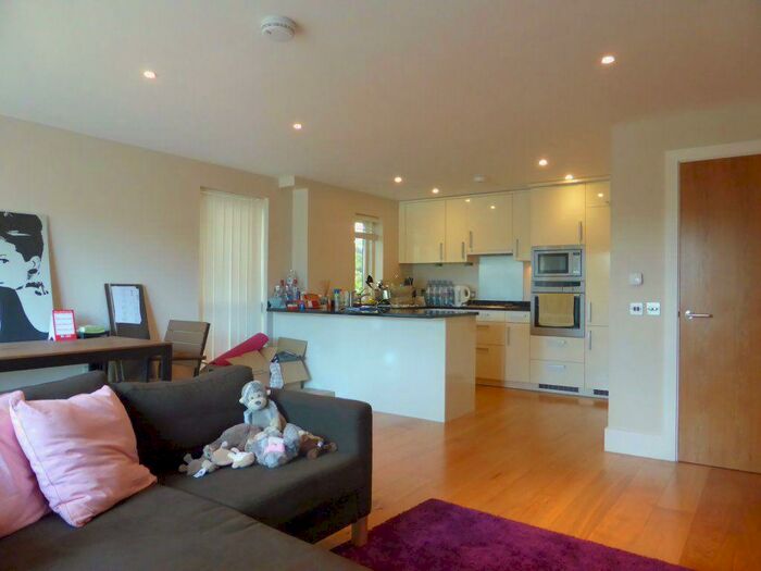 2 Bedroom Flat To Rent In The Upper Drive -, P12