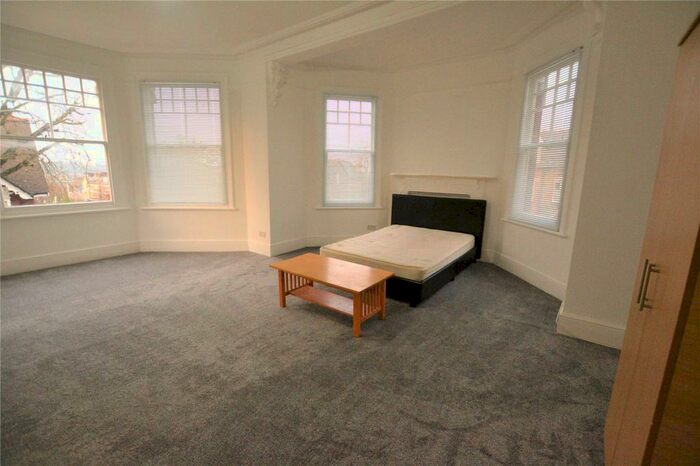 Studio To Rent In Haslemere Road, Crouch End, London, N8