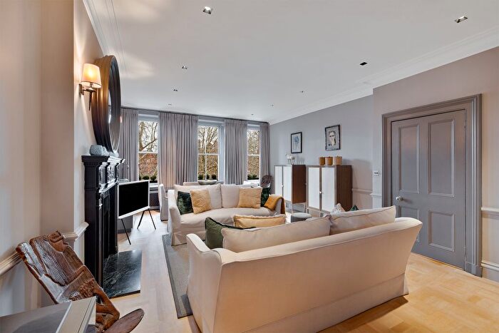 2 Bedroom Flat To Rent In Cadogan Square, London, SW1X