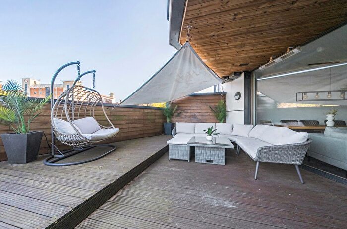 2 Bedroom Flat For Sale In St. Marks Square, Bromley, BR2