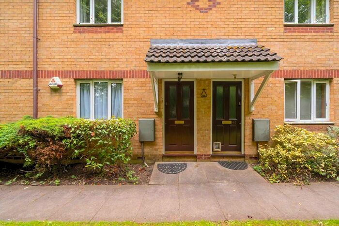 2 Bedroom Maisonette To Rent In Dorset Mews, London, N3