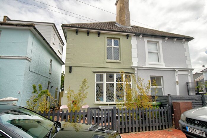 6 Bedroom Semi Detached House For Sale In Avon Street, Tunbridge Wells, TN1