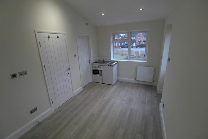 1 Bedroom Studio To Rent In Tudor Way, Mill End, Rickmansworth, WD3
