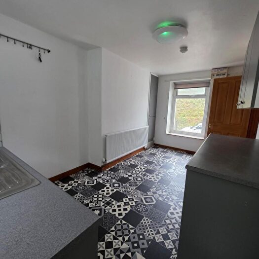 2 Bedroom Terraced House To Rent In Cuckoo Street, Pantygog, CF32