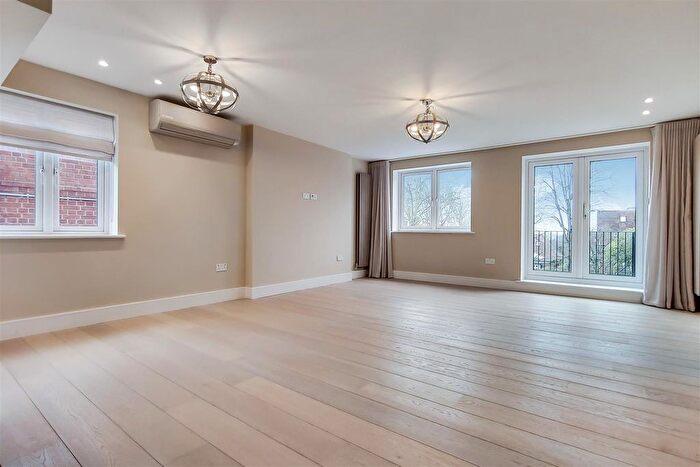 2 Bedroom Flat To Rent In Fitzjohns Avenue, Hampstead, London, NW3