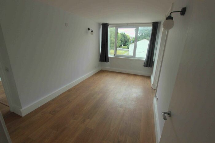 1 Bedroom Flat To Rent In Mountbatten Square, Windsor, SL4