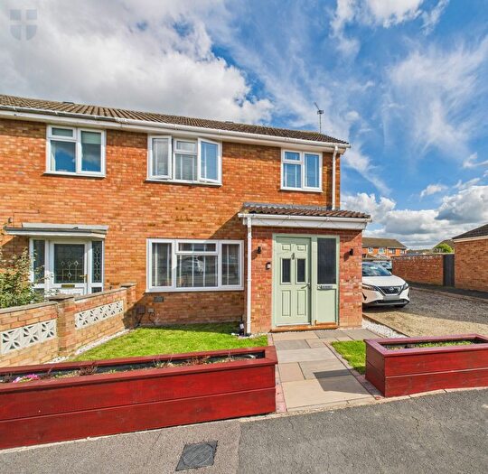 3 Bedroom End Of Terrace House For Sale In Carey Close, Aylesbury, HP21