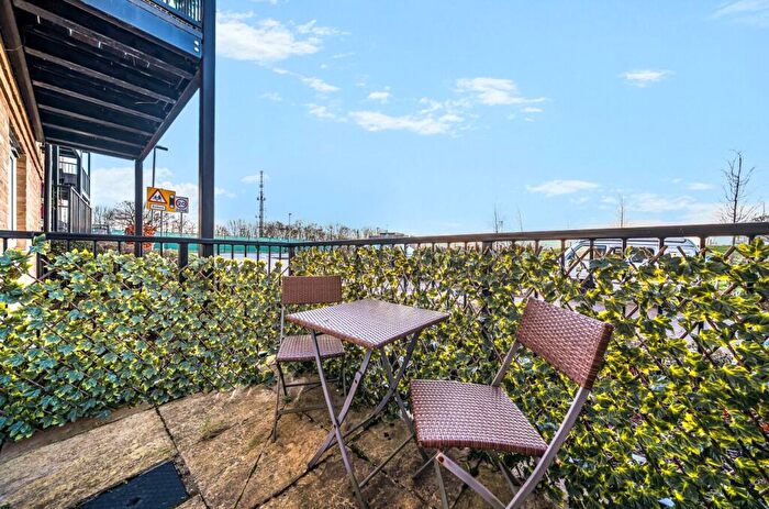 1 Bedroom Apartment For Sale In Ellwood Fields, Binfield, Bracknell, RG42