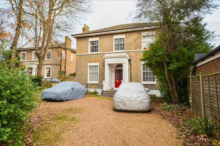 2 Bedroom Apartment To Rent In Lee Park, London, SE3