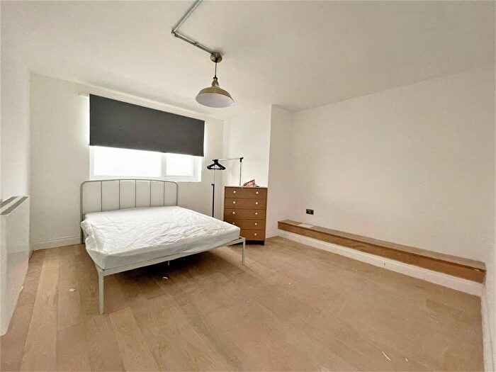 2 Bedroom Flat To Rent In Western Road, Brighton, BN1