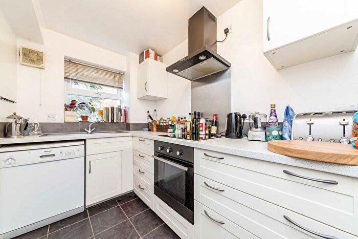 1 Bedroom Flat To Rent In Molyneux Drive, Tooting, SW17