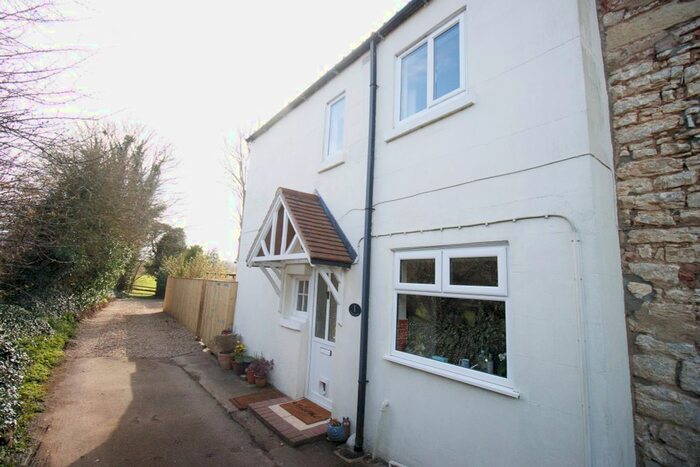 3 Bedroom Cottage For Sale In West End Cottages, Muston, YO14