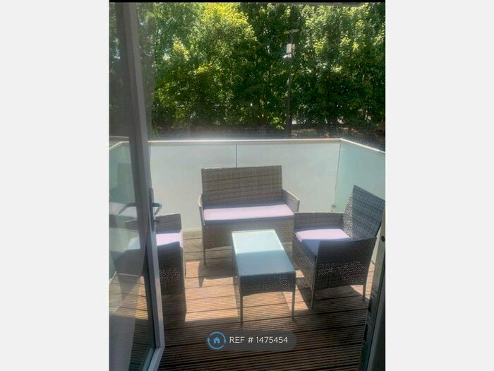 2 Bedroom Flat To Rent In Brixham Building, London, SE18