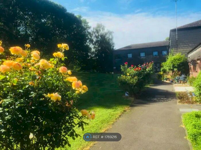 2 Bedroom Flat To Rent In Shawfield Court, West Drayton, UB7