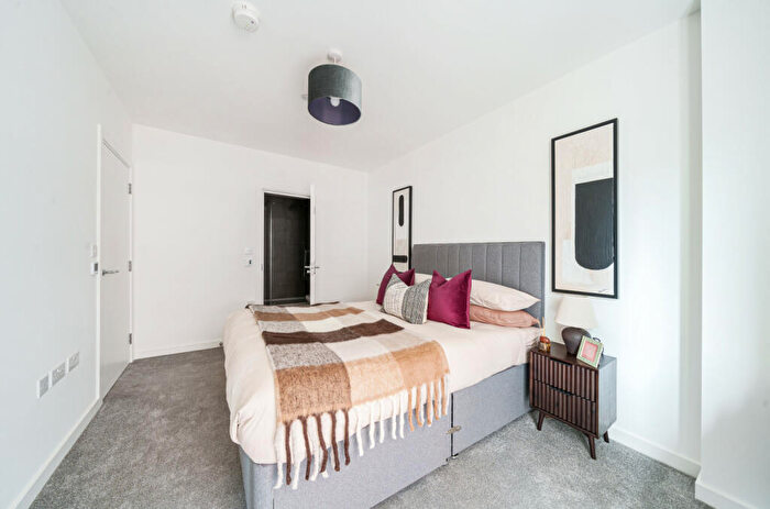 2 Bedroom Apartment To Rent In Bed, Th Floor, Tyne, Refinery House In Anchors Point, E16