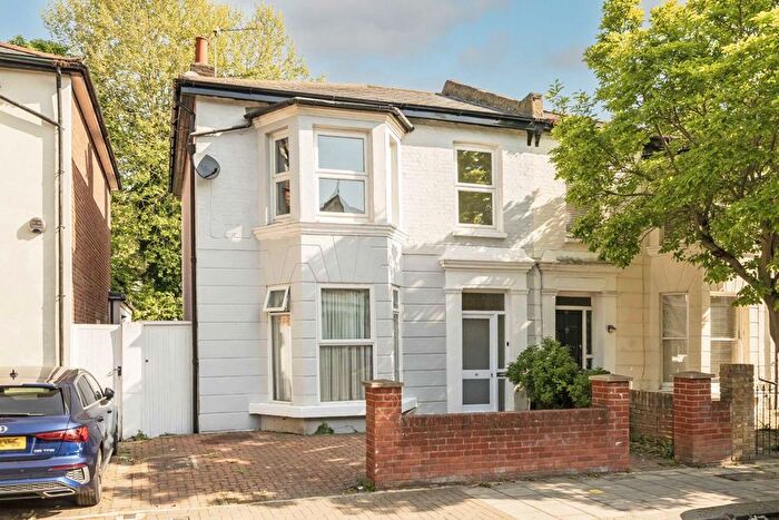 2 Bedroom Flat To Rent In Wellesley Road, Chiswick, W4