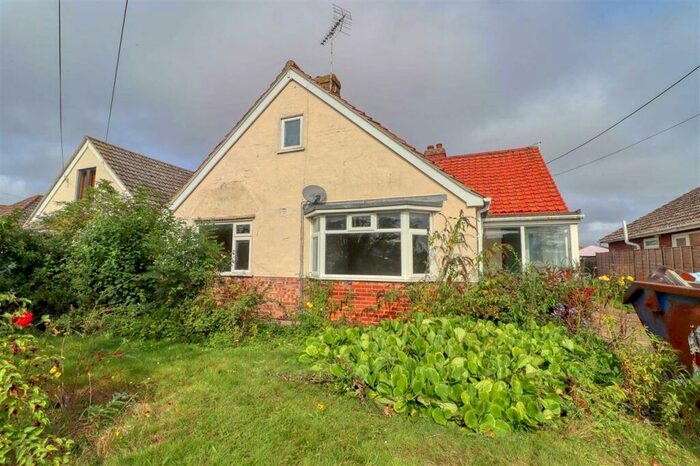 3 Bedroom Bungalow For Sale In Thorpe Road, Kirby Cross, CO13