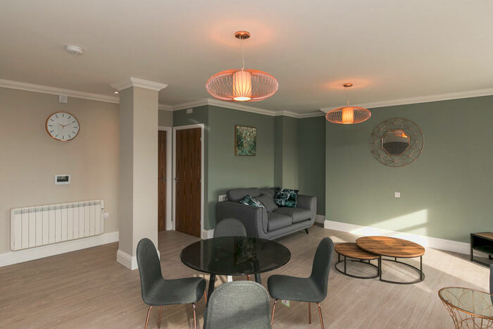 2 Bedroom Apartment To Rent In Clinton House, - Clinton Terrace, NG7