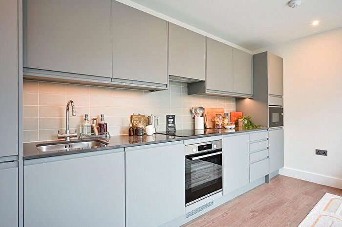 2 Bedroom Flat To Rent In Uncle Leeds, Whitehall, LS12