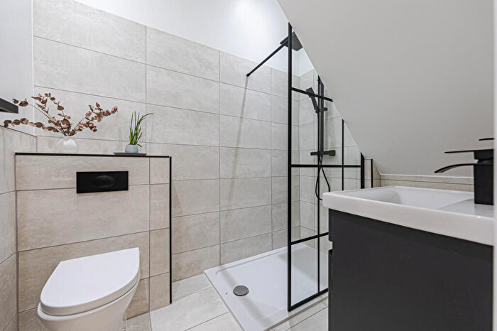 2 Bedroom Flat For Sale In Davidson Road, Croydon, CR0