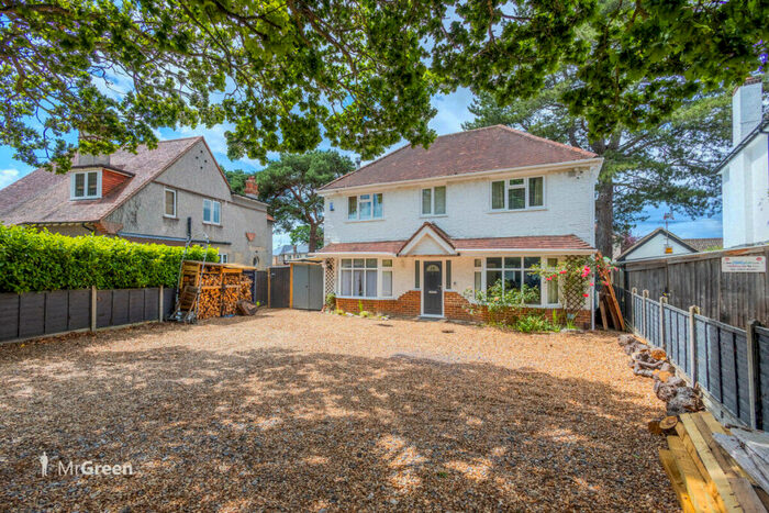 5 Bedroom Detached House For Sale In The Grove, Christchurch, BH23