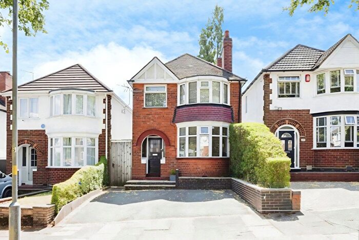 3 Bedroom Detached House For Sale In Trevanie Avenue, Quinton, Birmingham, B32
