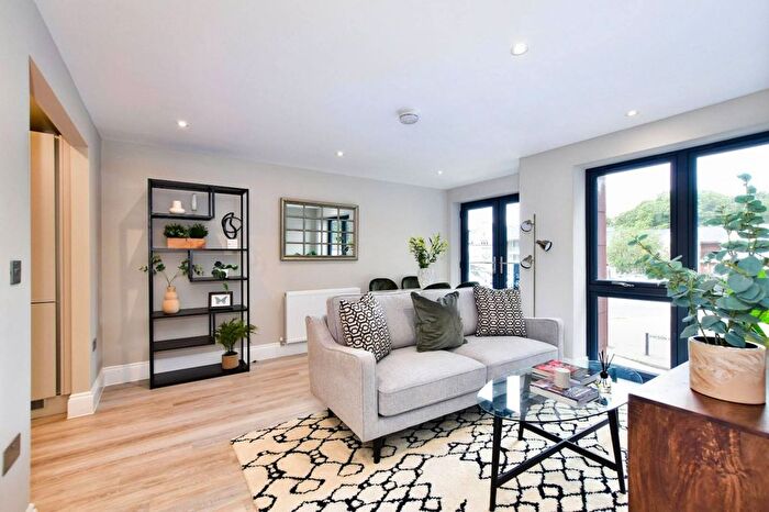 2 Bedroom Flat To Rent In Haydon Road, Bushey, Watford, WD19