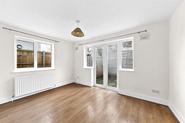 2 Bedroom Flat To Rent In Waldegrave Road, Teddington, TW11
