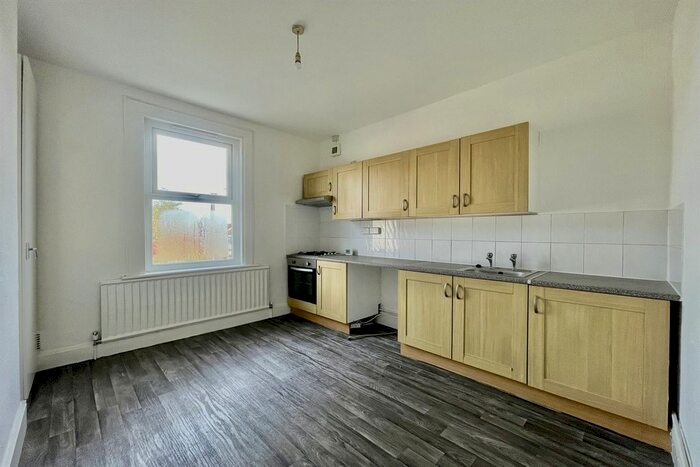 1 Bedroom Flat To Rent In Westborough Road, Westcliff-On-Sea, SS0