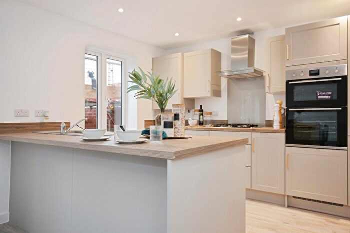 5 Bedroom Detached House For Sale In Bloxham Road, Banbury, OX16