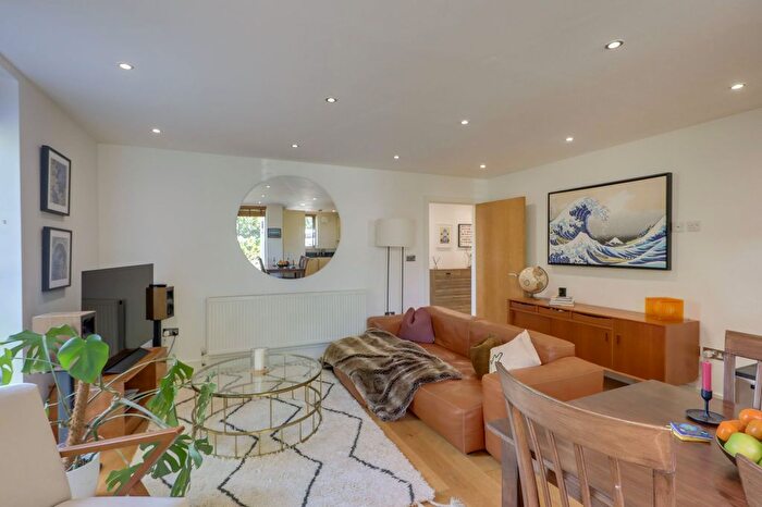 2 Bedroom Flat For Sale In Taymount Rise, Forest Hill, SE23