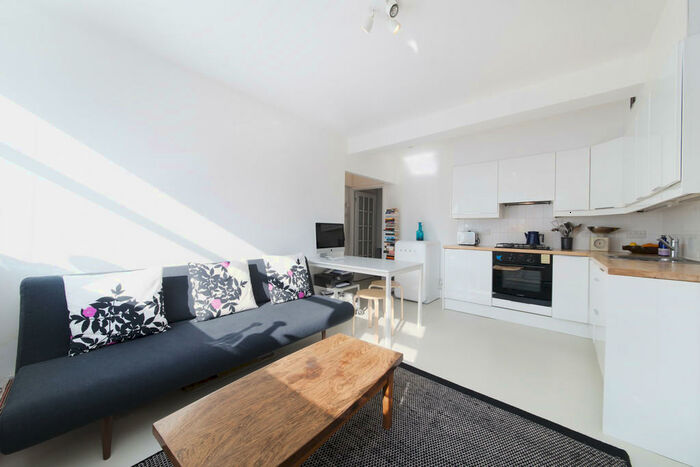 1 Bedroom Apartment To Rent In Talfourd Road, Peckham, SE15