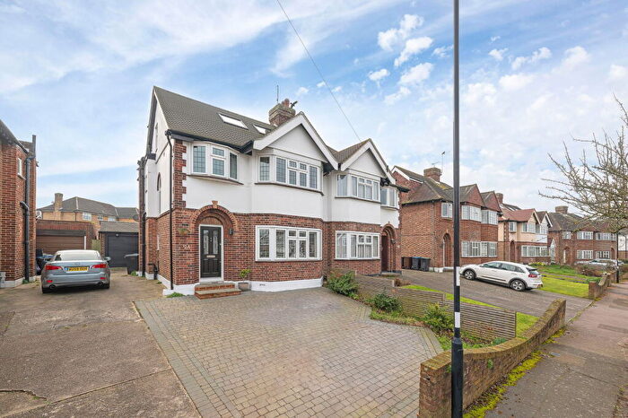 4 Bedroom Semi Detached House For Sale In Lorne Avenue, Croydon, CR0