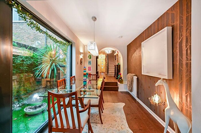 3 Bedroom Semi-detached House For Sale In Dudley Road, Kew, Richmond, TW9