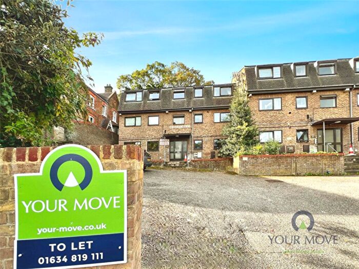 2 Bedroom Flat To Rent In Berkeley Mount, Old Road, Chatham, Kent, ME4