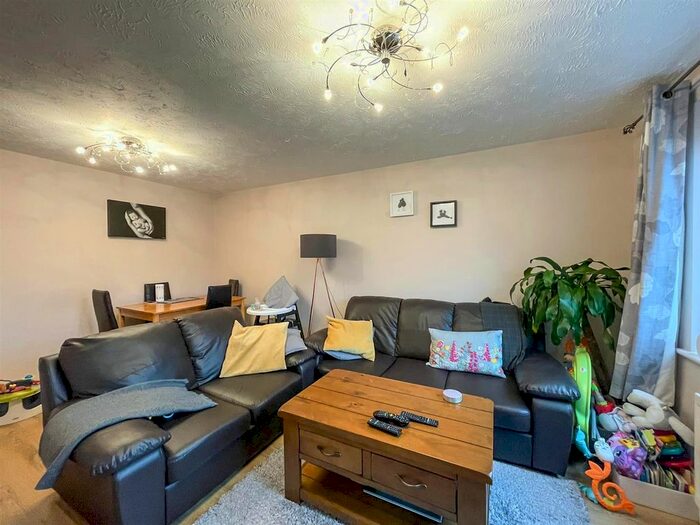 1 Bedroom Flat To Rent In Shapland Way, Palmers Green, N13