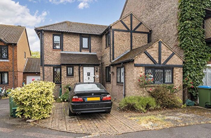 2 Bedroom Property For Sale In Kings Chase, Hampton, KT8