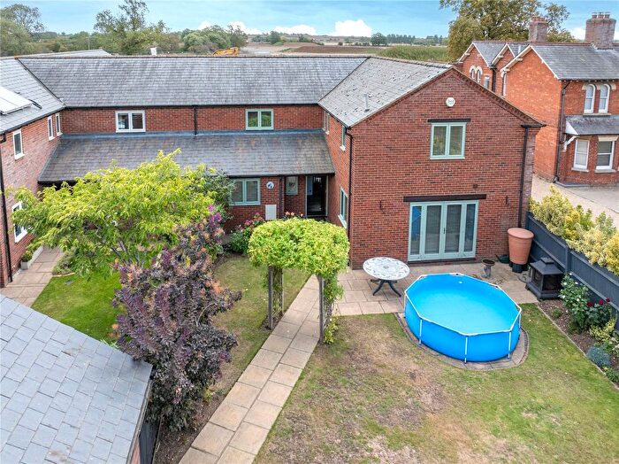 4 Bedroom Barn Conversion For Sale In Glen Fields, Newport Pagnell, Buckinghamshire, MK16