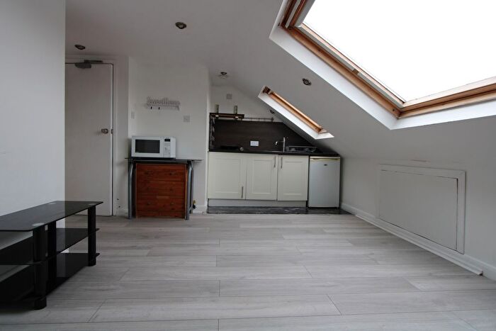 Studio To Rent In Lymington Close, Norbury/Streatham, SW16