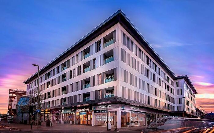 1 Bedroom Apartment To Rent In High Street, Redhill, RH1